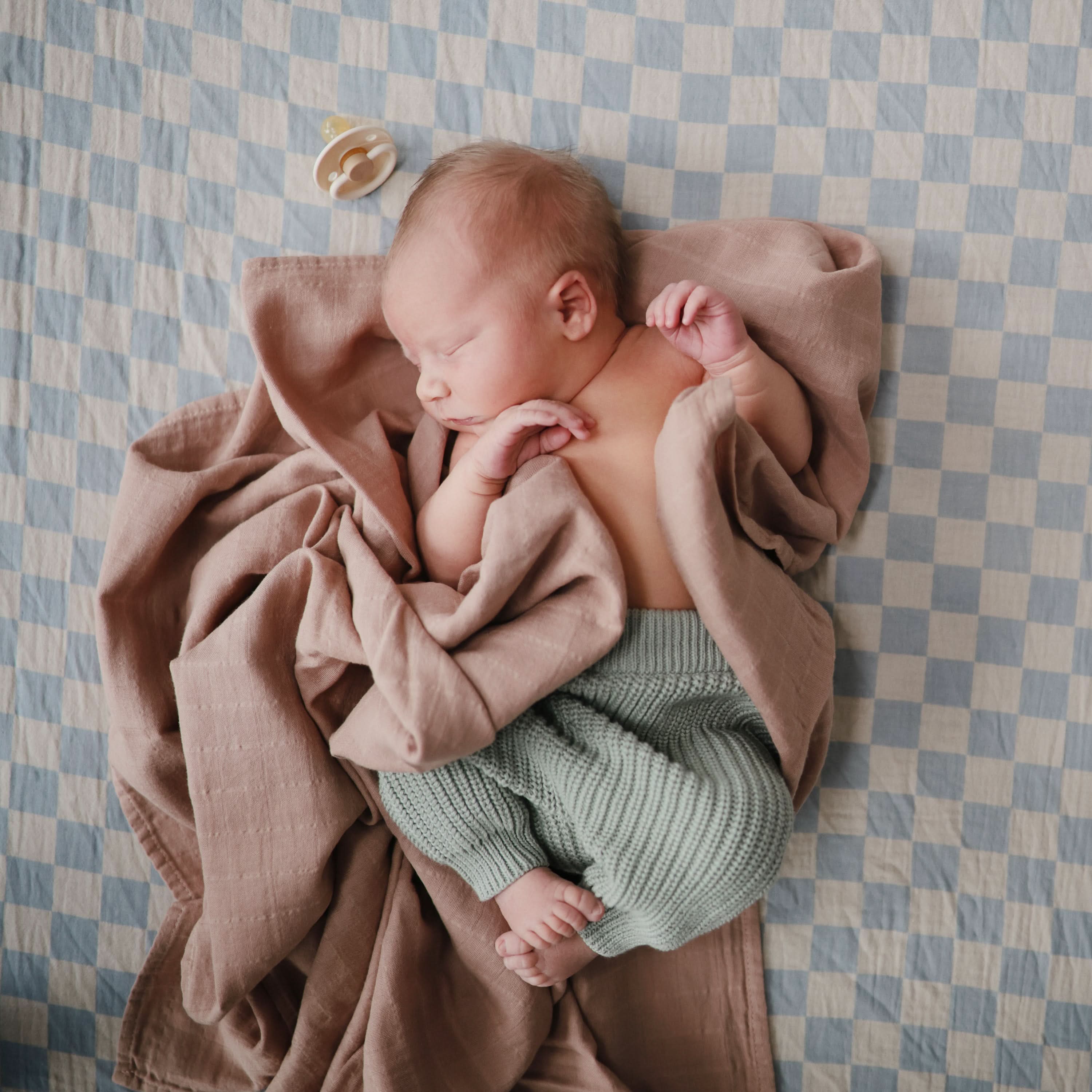 Mushie Extra Soft Muslin Crib Sheet - Image 8