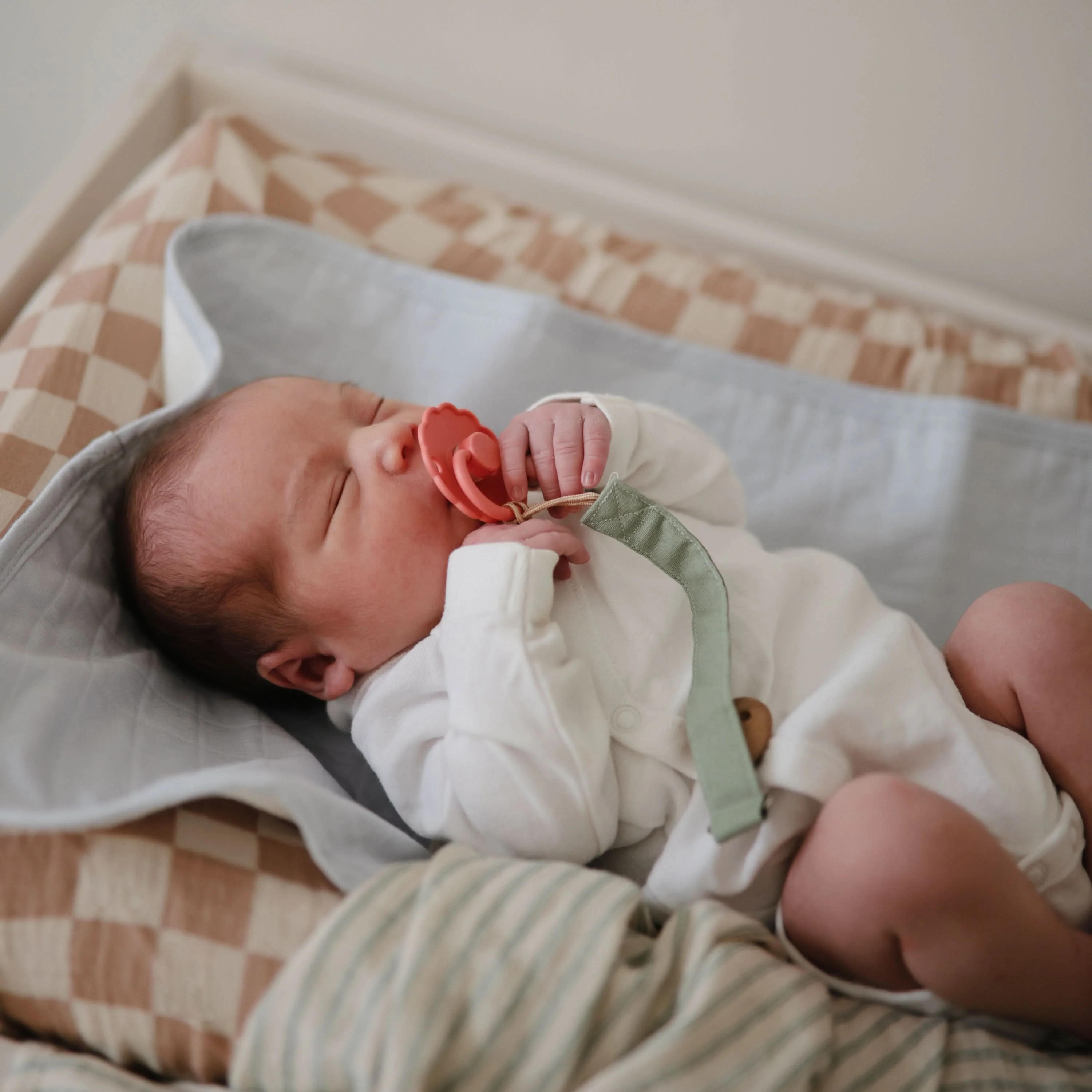 Mushie Linen Pacifier Clip 2-Pack - Image 3