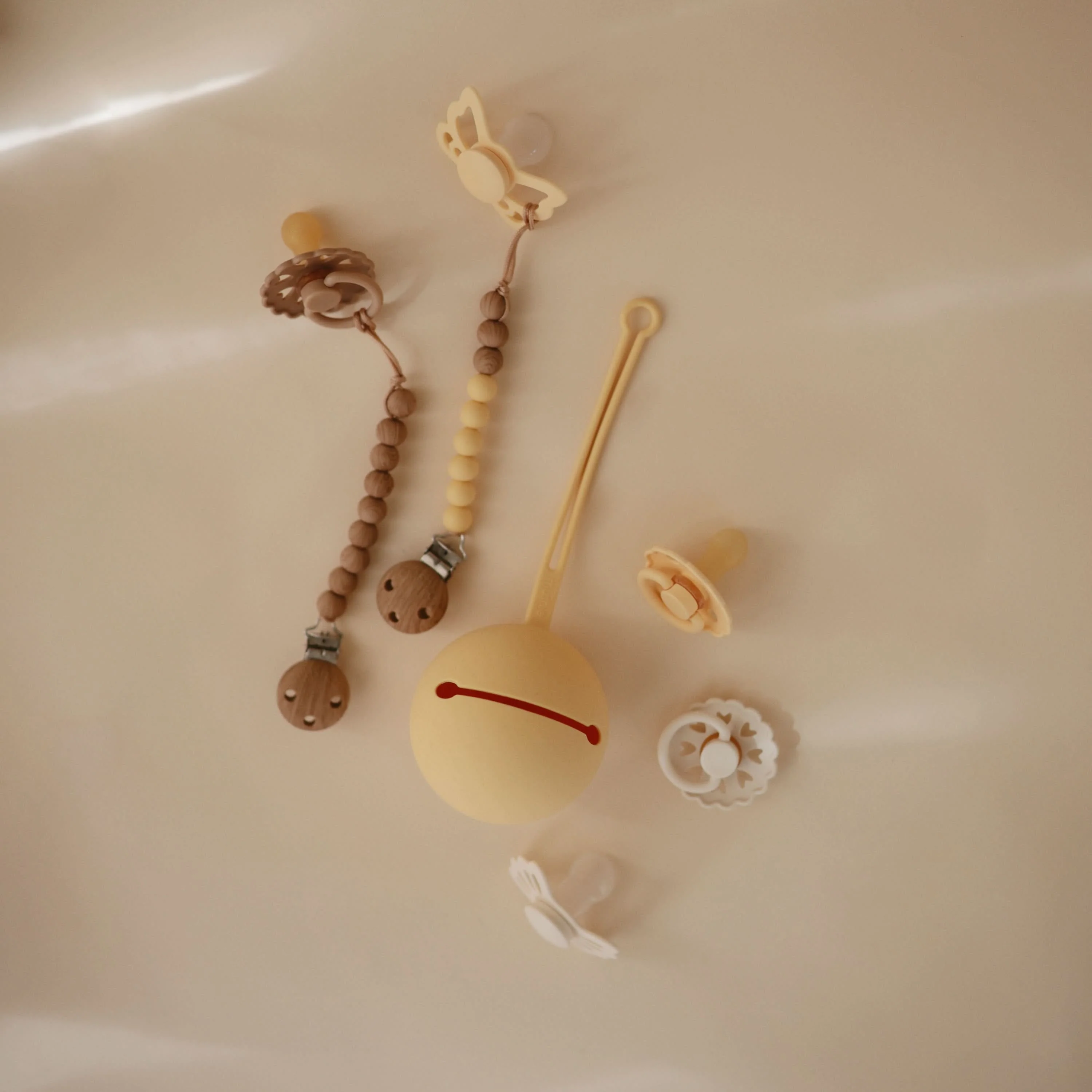 Mushie Silicone Pacifier Clip | Eva - Image 107