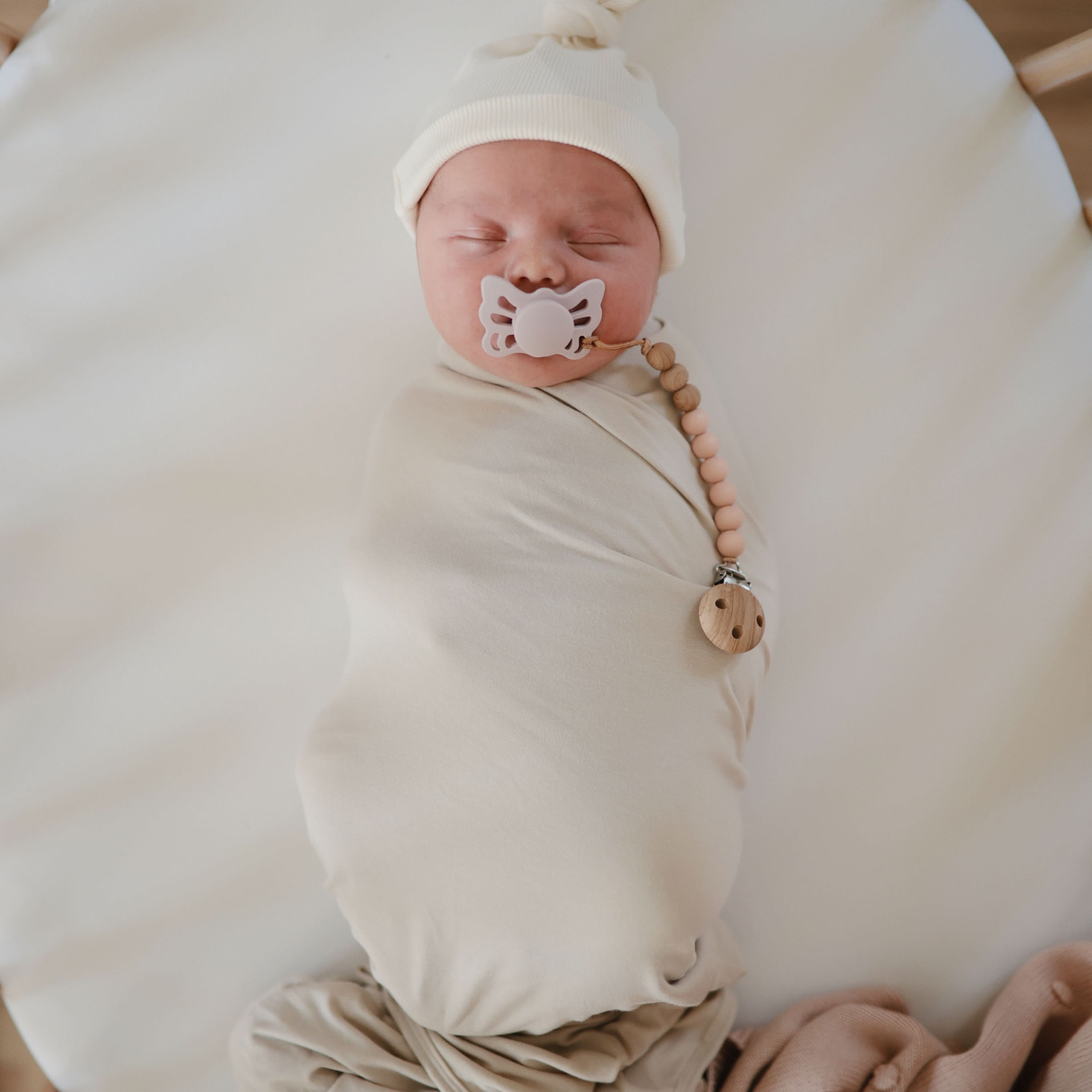 Mushie Silicone Pacifier Clip | Eva - Image 11