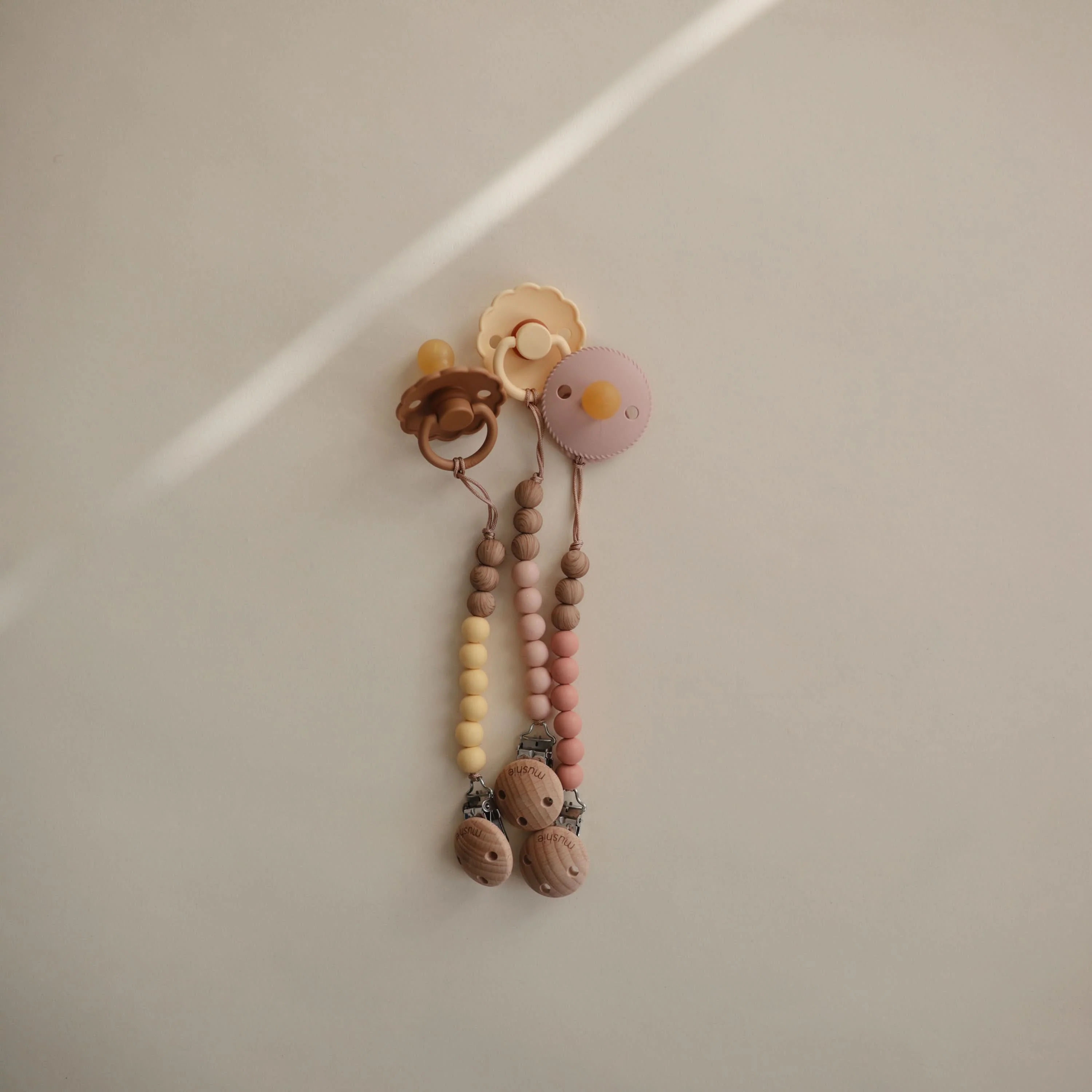 Mushie Silicone Pacifier Clip | Eva - Image 113