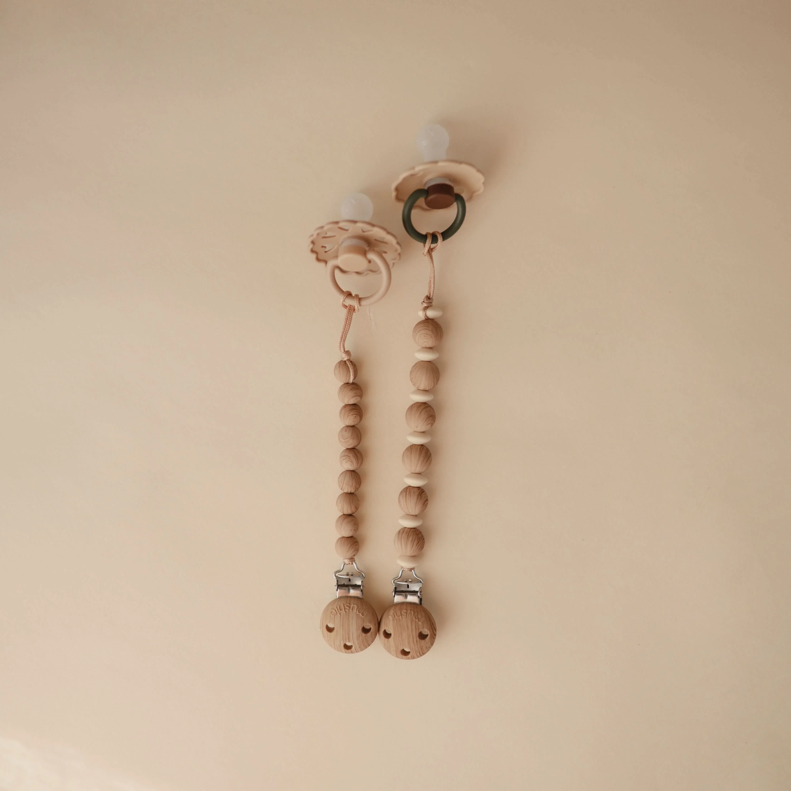 Mushie Silicone Pacifier Clip | Eva - Image 115