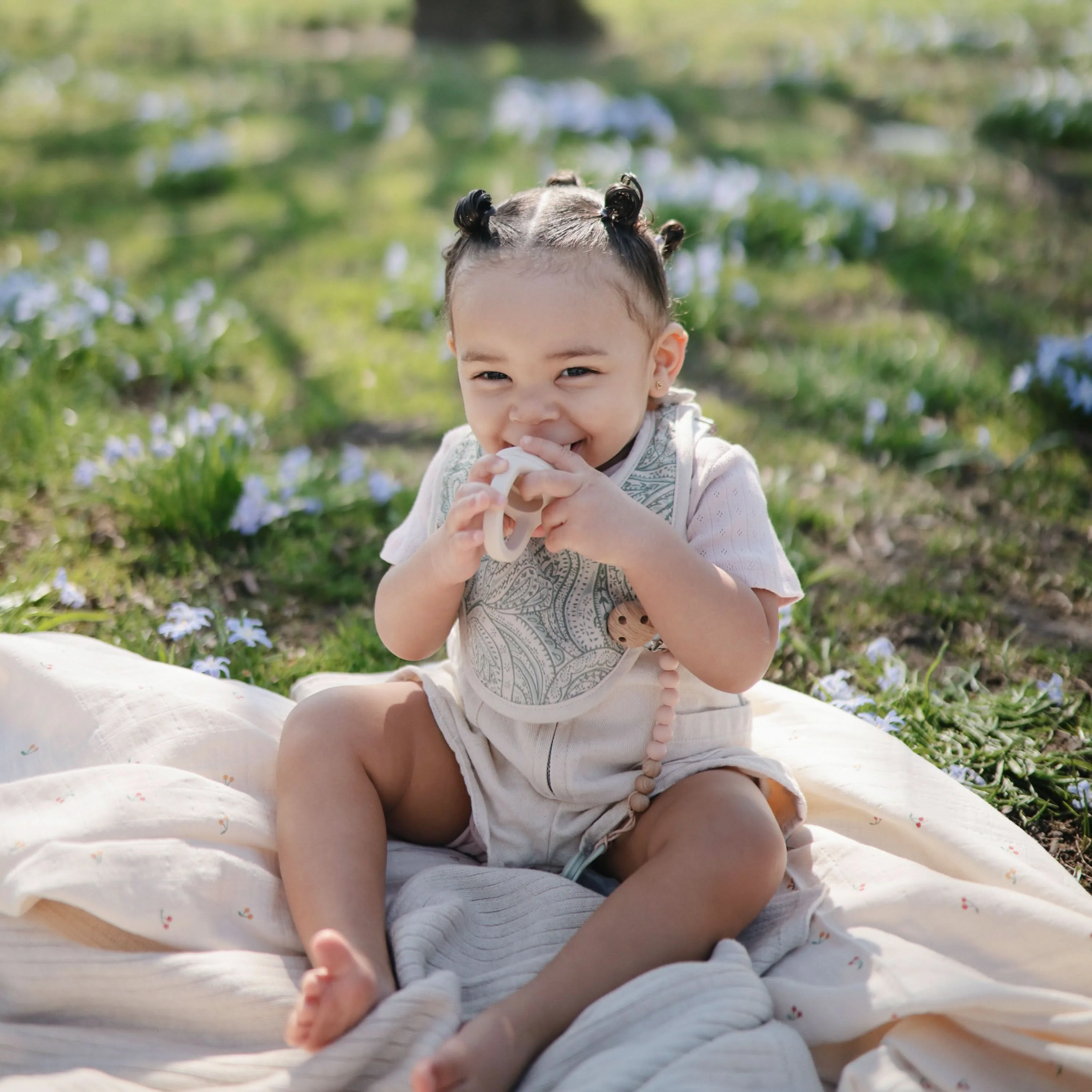 Mushie Silicone Pacifier Clip | Eva - Image 12