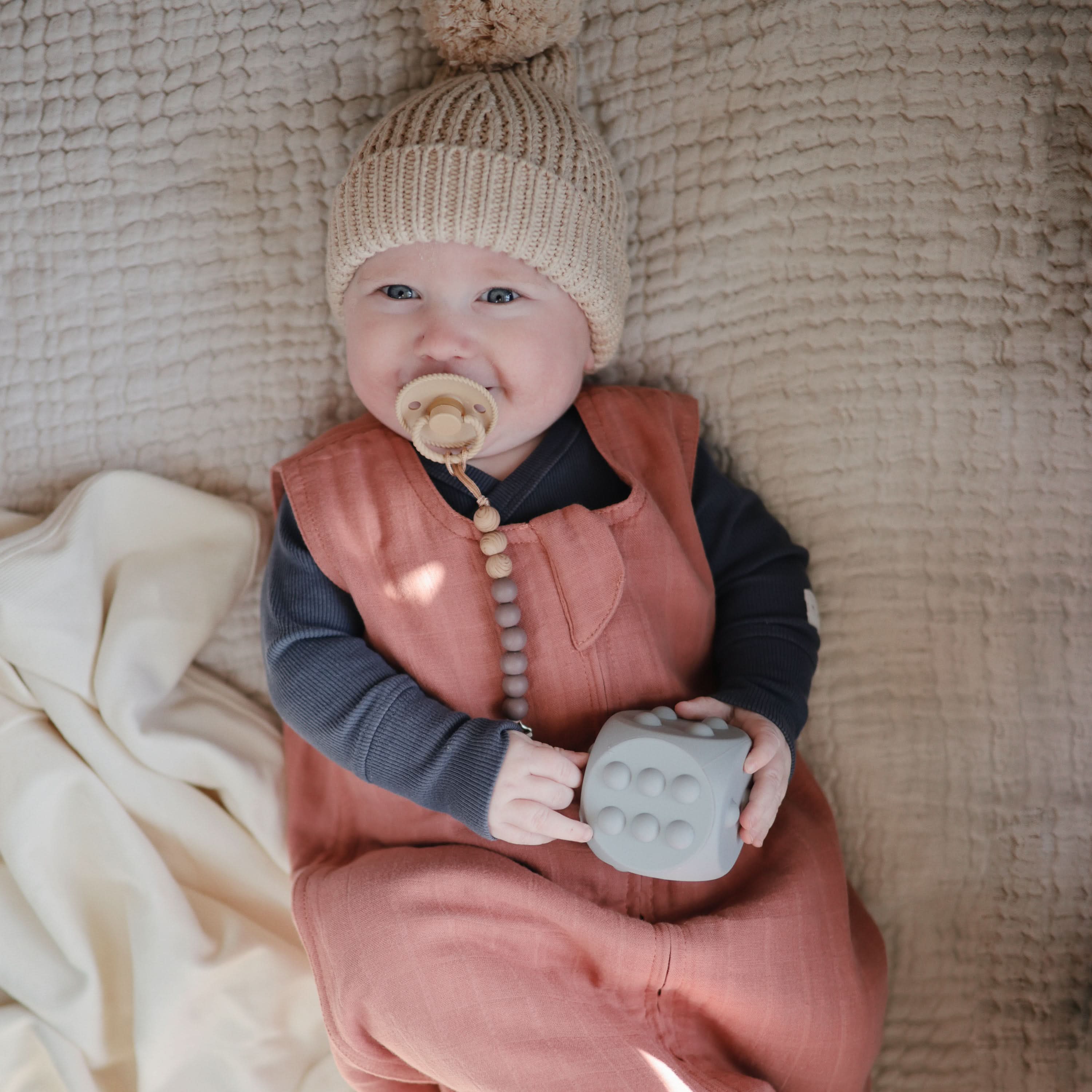 Mushie Silicone Pacifier Clip | Eva - Image 23
