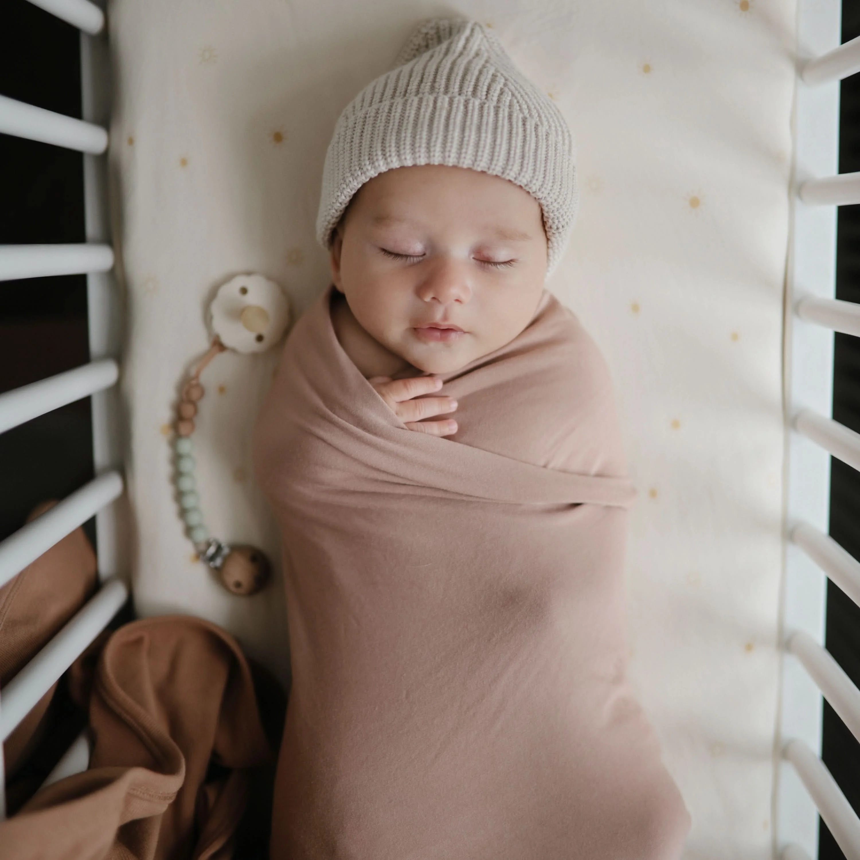 Mushie Silicone Pacifier Clip | Eva - Image 3