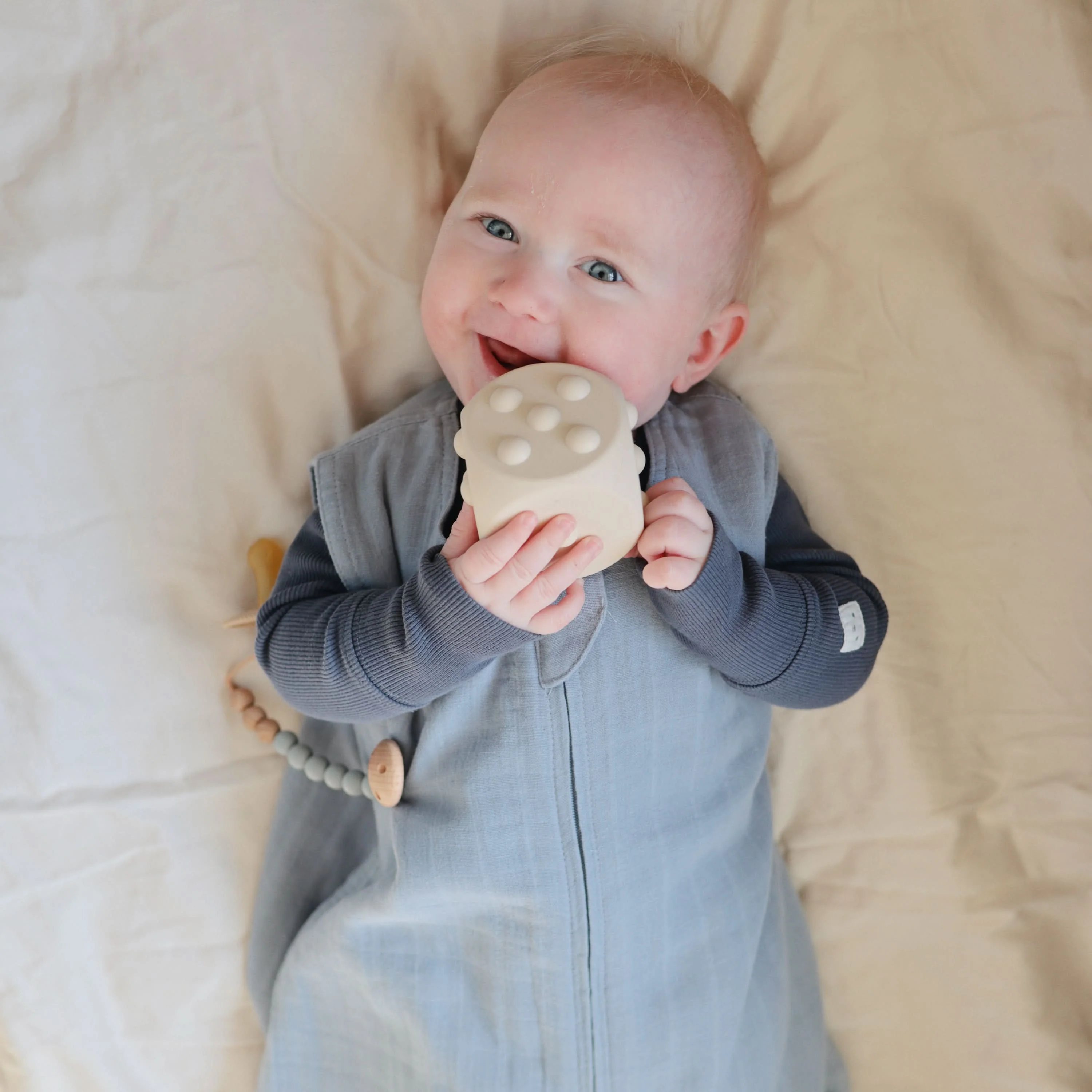 Mushie Silicone Pacifier Clip | Eva - Image 31