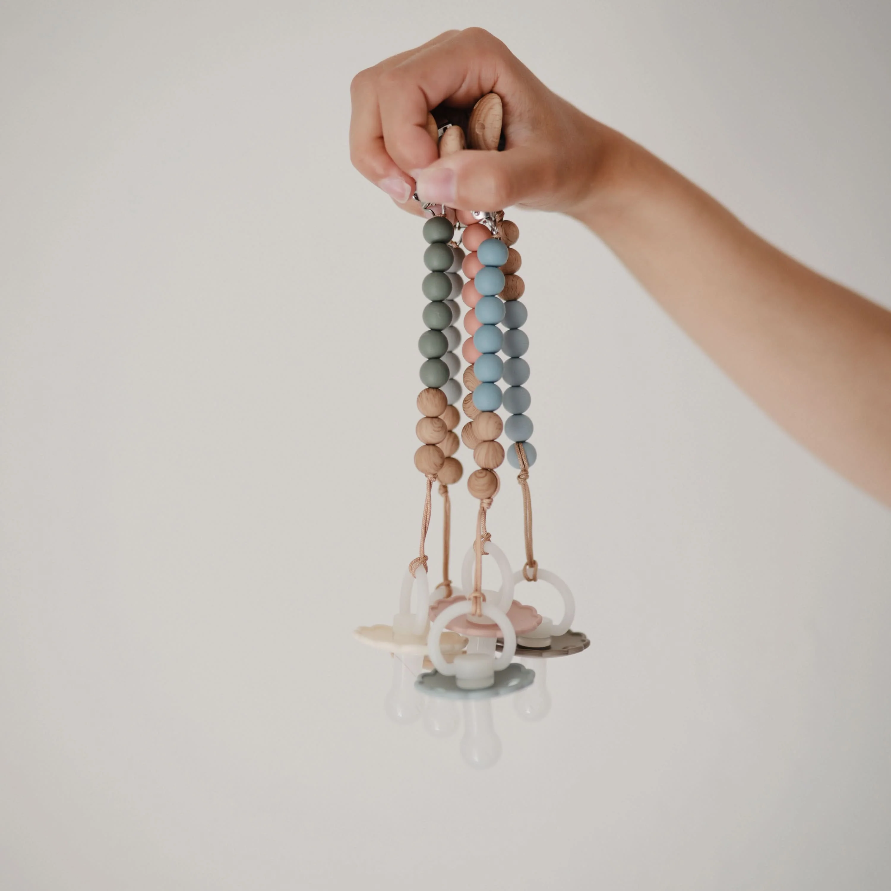 Mushie Silicone Pacifier Clip | Eva - Image 84