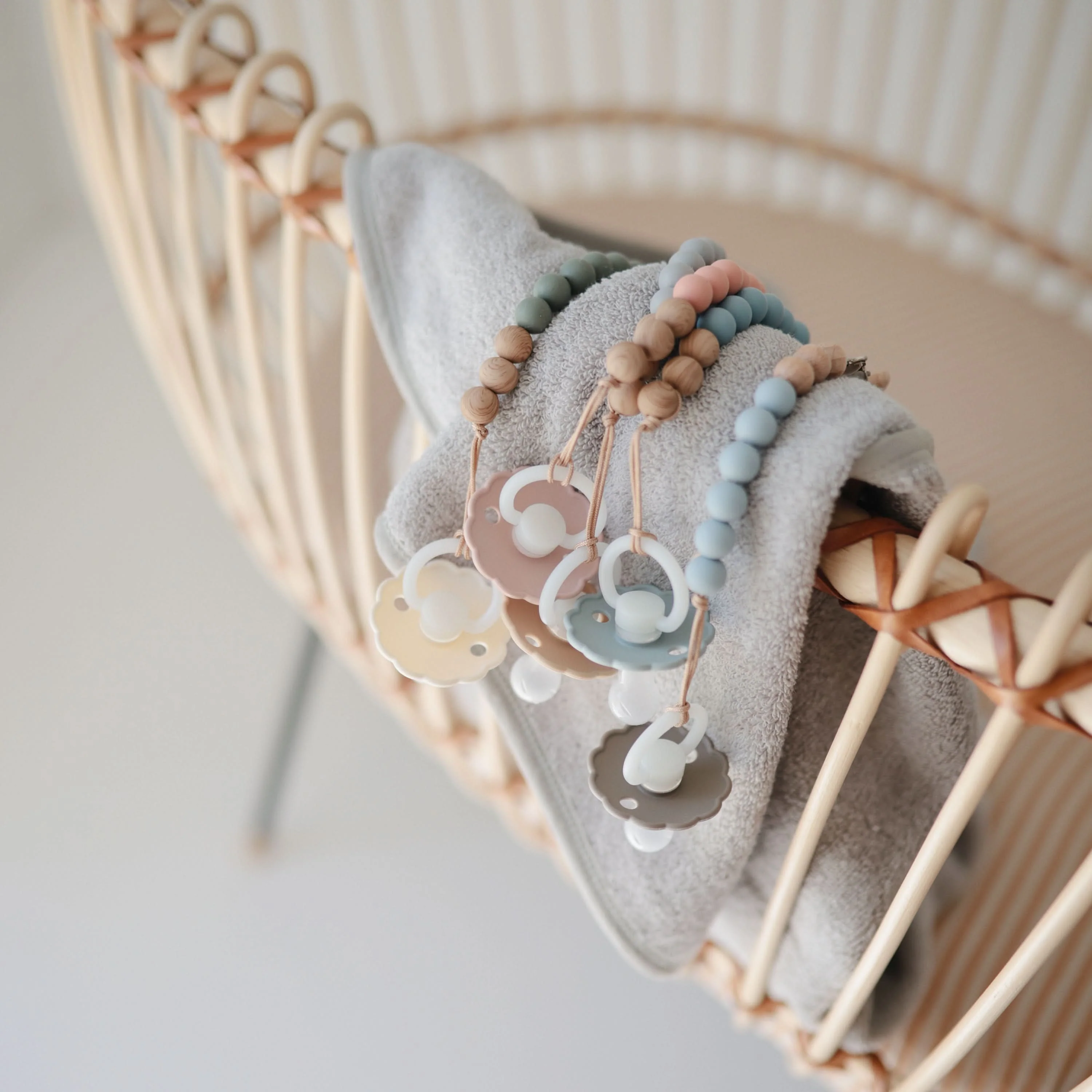 Mushie Silicone Pacifier Clip | Eva - Image 86