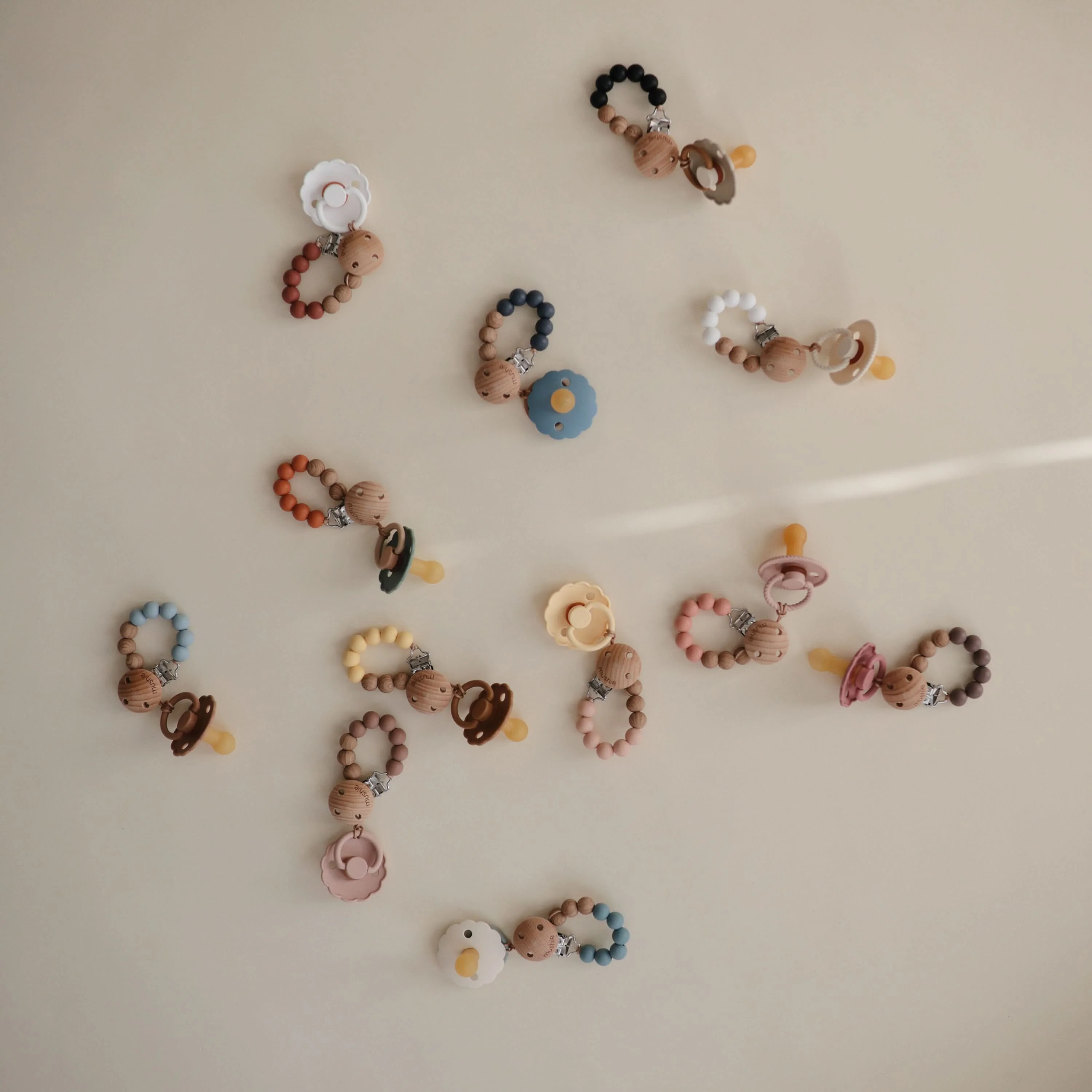 Mushie Silicone Pacifier Clip | Eva - Image 96