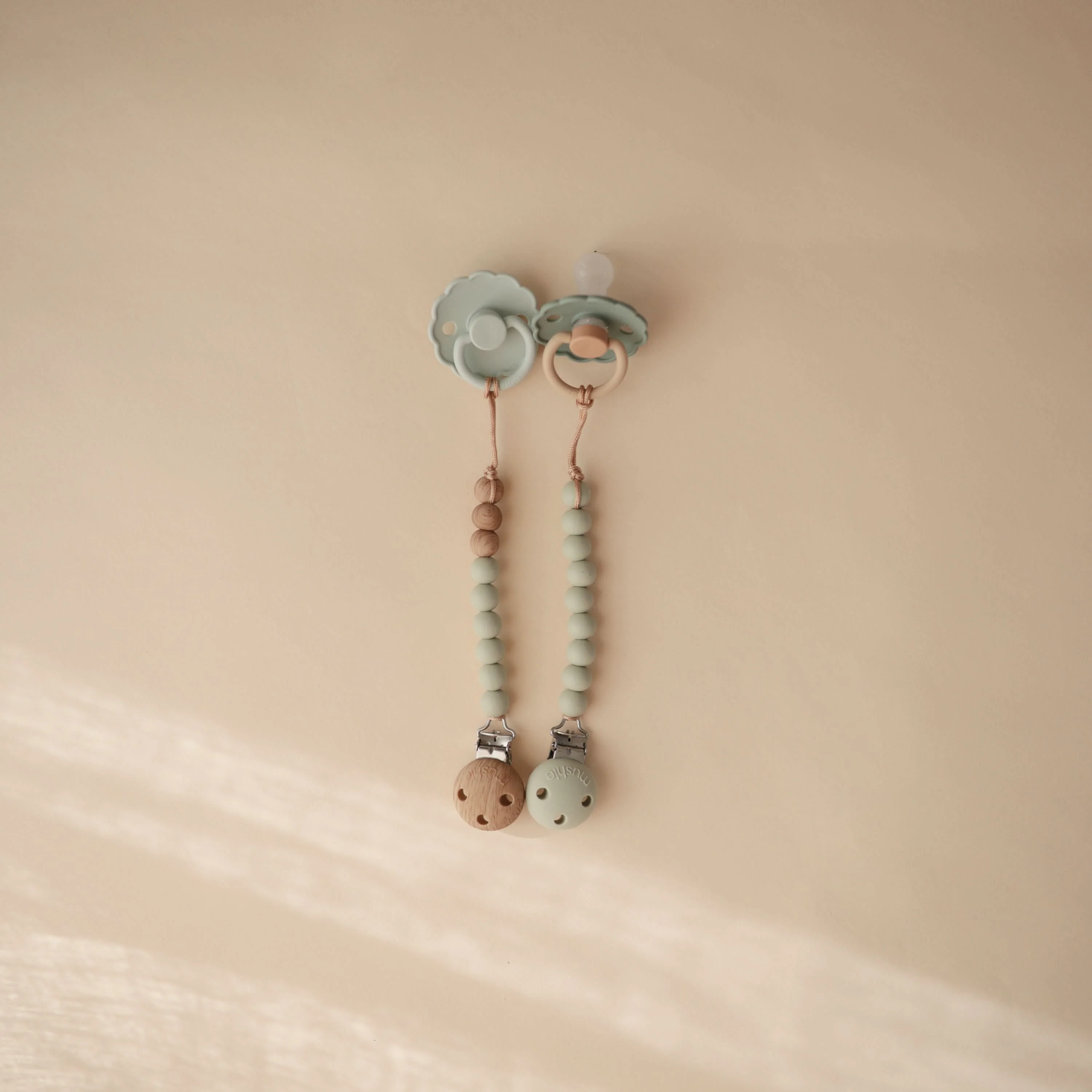 Mushie Silicone Pacifier Clip | Hera - Image 10