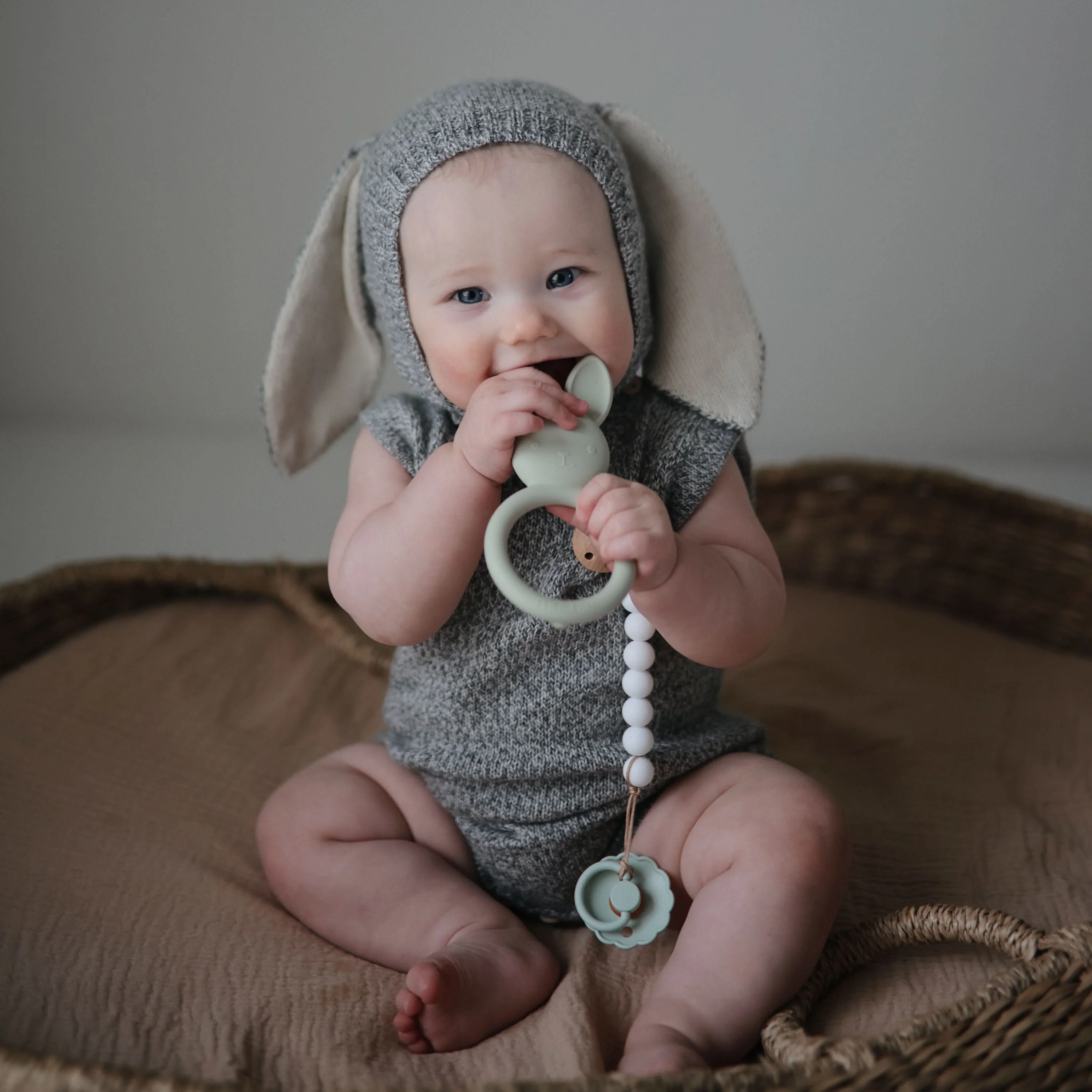 Mushie Silicone Pacifier Clip | Hera - Image 47