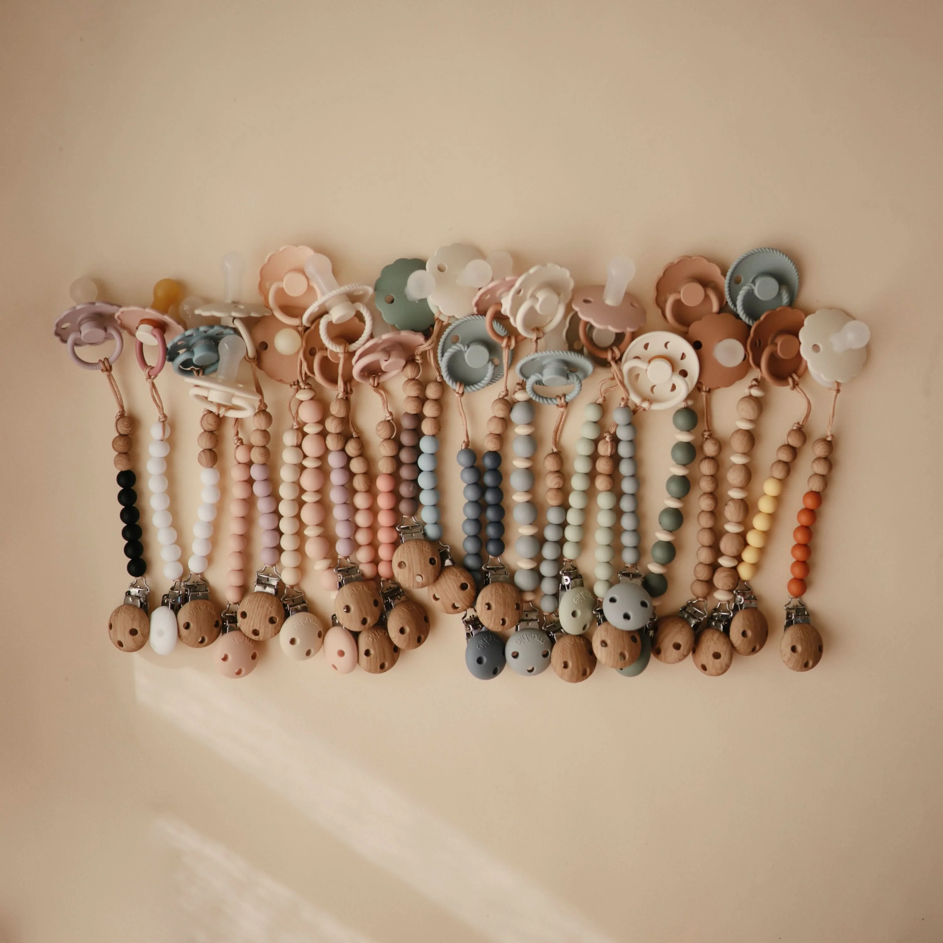 Mushie Silicone Pacifier Clip | Hera - Image 79