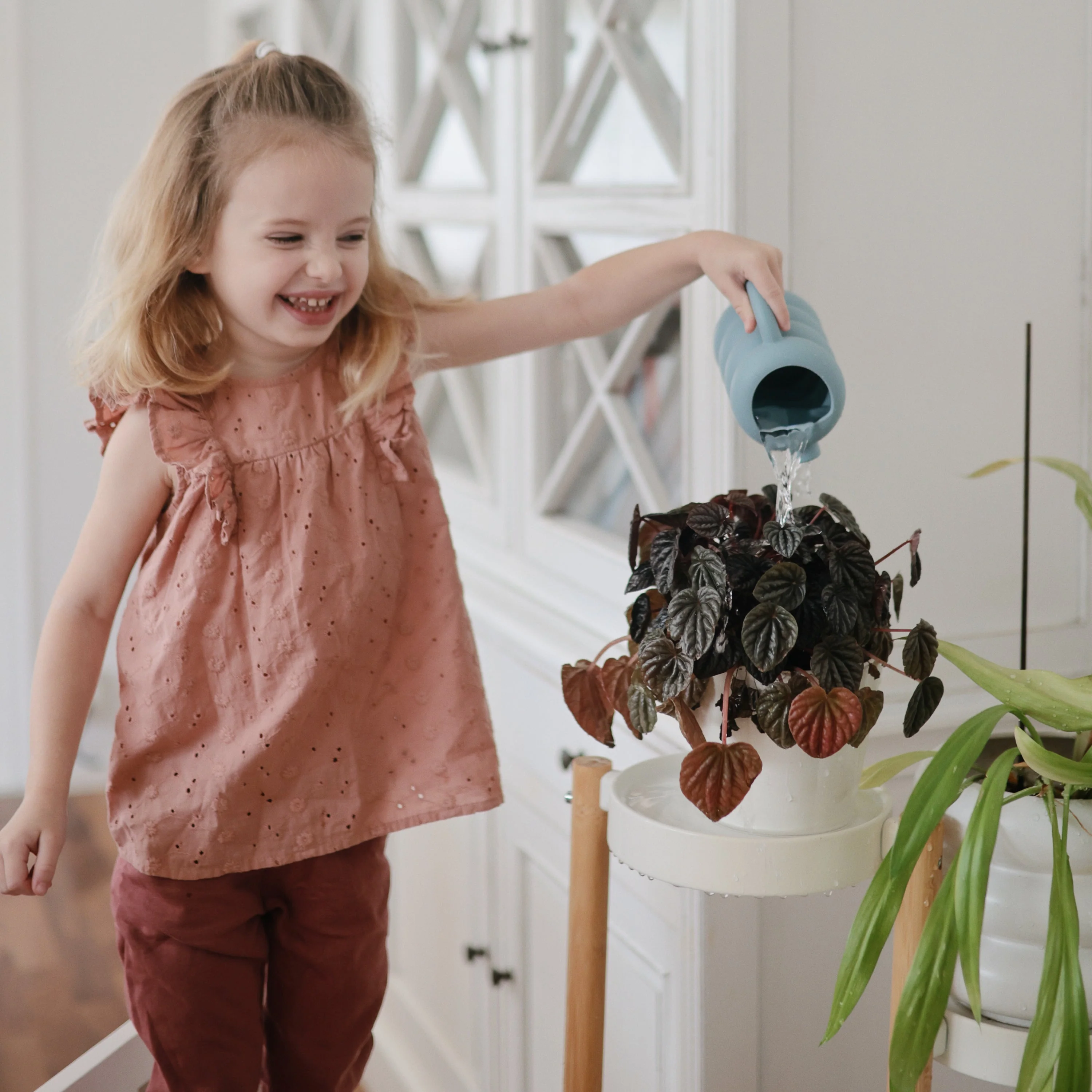 Mushie Silicone Watering Can - Image 10