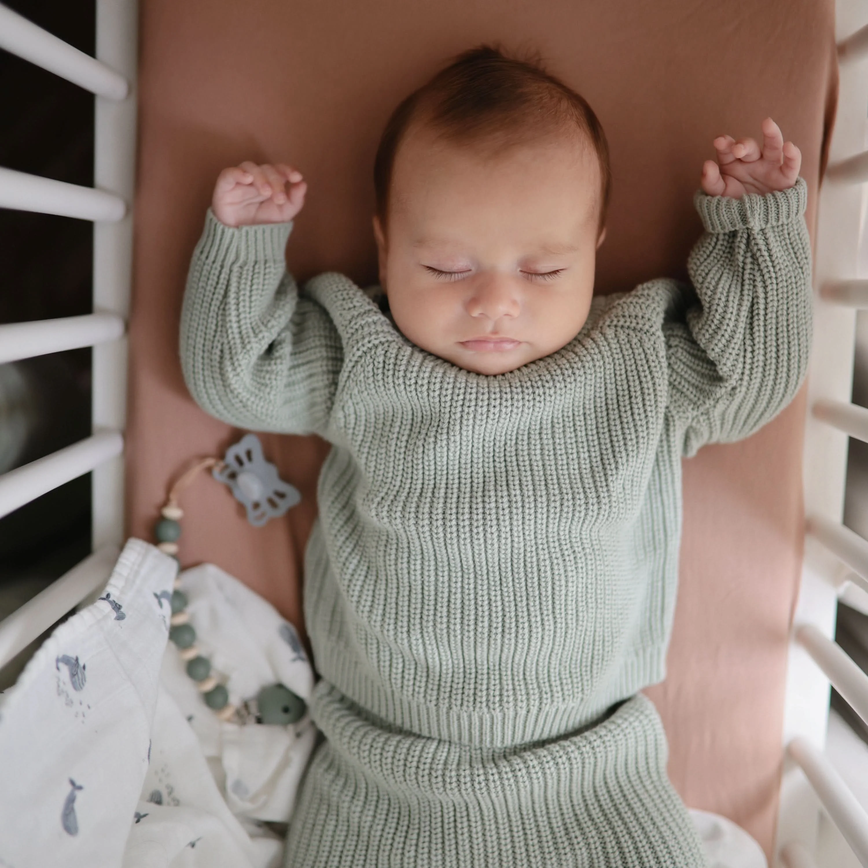 Mushie Stretchy Organic Crib Sheet - Image 10