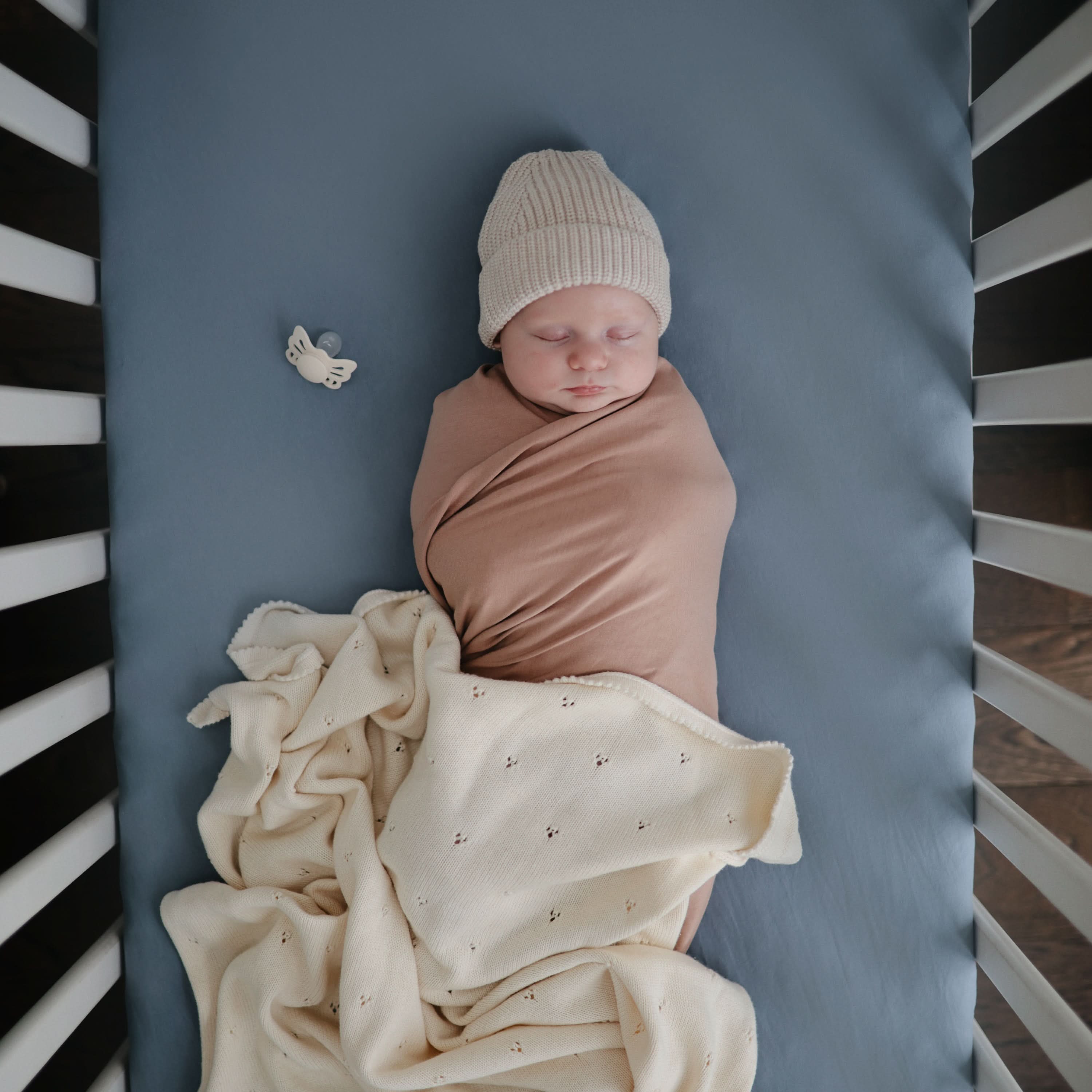 Mushie Stretchy Organic Crib Sheet - Image 16