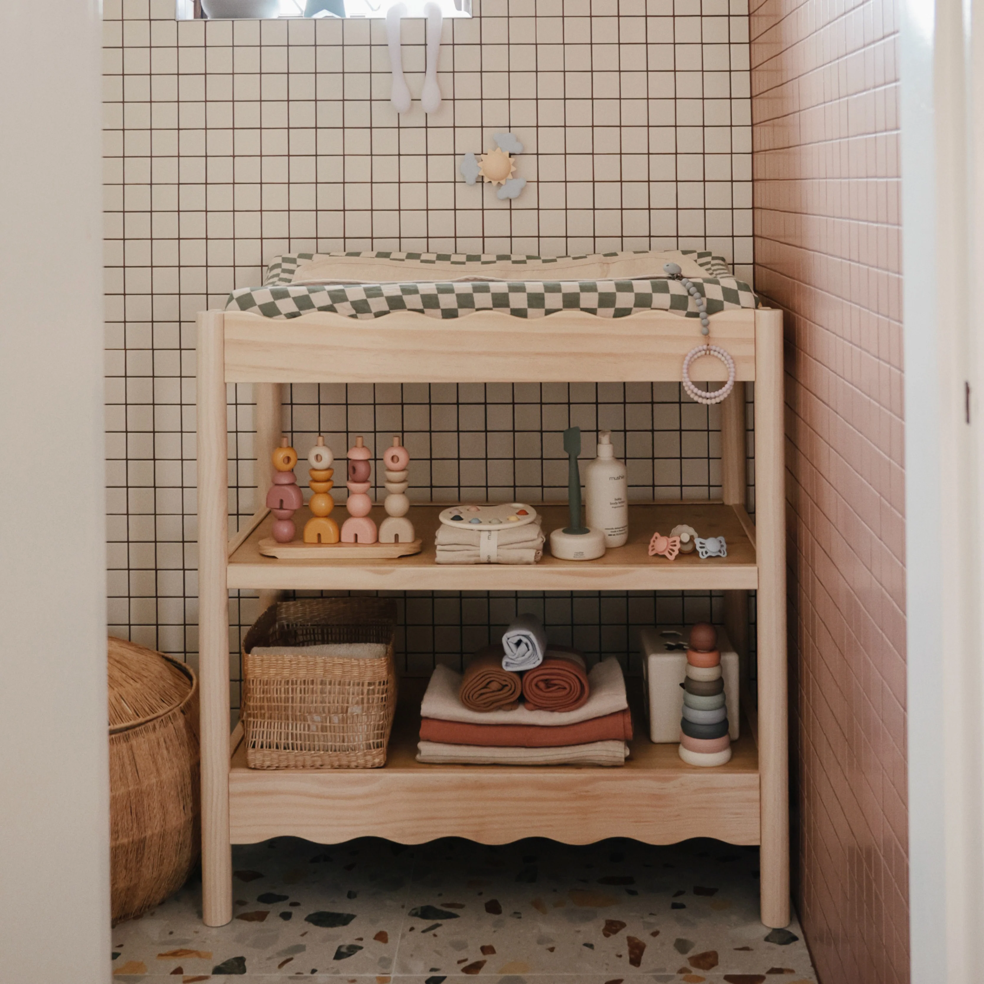 Swell Changing Table - Retail Exclusive - Image 3